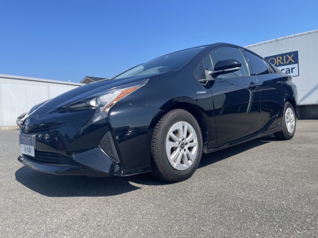 トヨタプリウスSブラックボディの正面画像