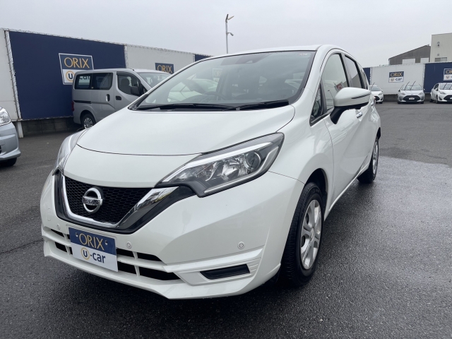 日産ノートX593の正面画像